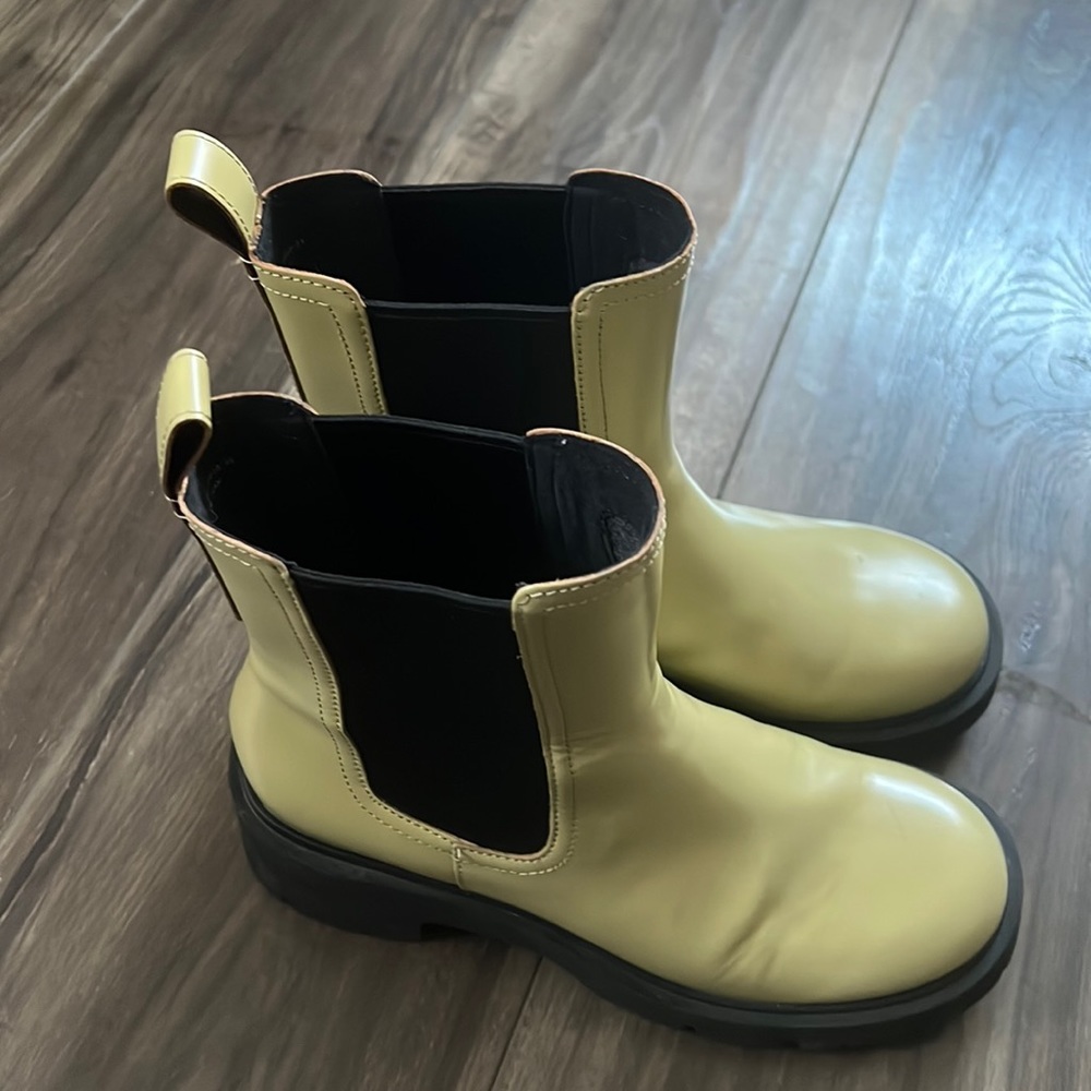 Camper Milah in sage green
